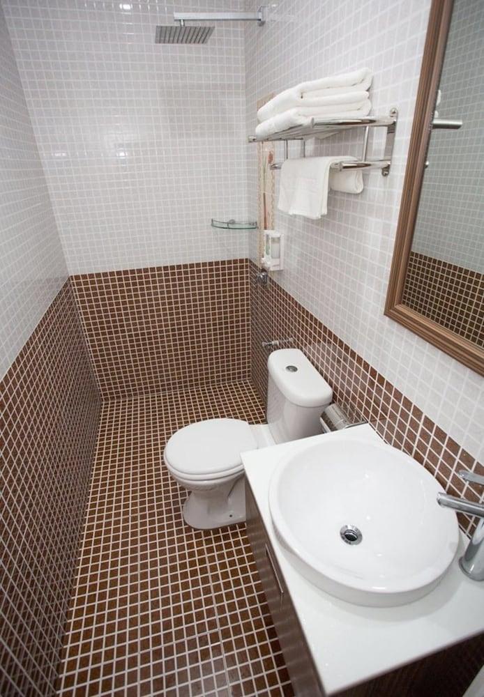 Hotel Zamburger Nur Ramadhan - Previously G Home Hotel Kota Bharu Esterno foto