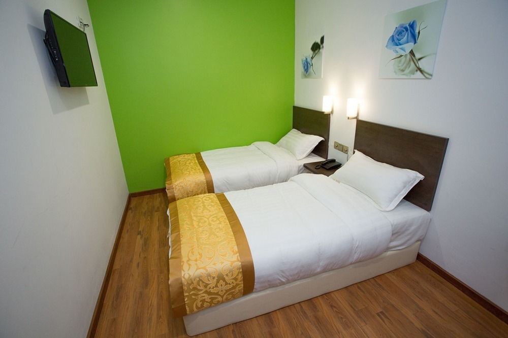 Hotel Zamburger Nur Ramadhan - Previously G Home Hotel Kota Bharu Esterno foto