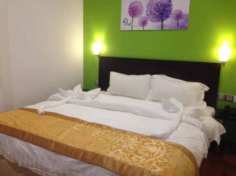 Hotel Zamburger Nur Ramadhan - Previously G Home Hotel Kota Bharu Esterno foto
